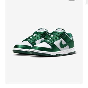 Nike Women's Dunk Low
Team Green and White (satin)